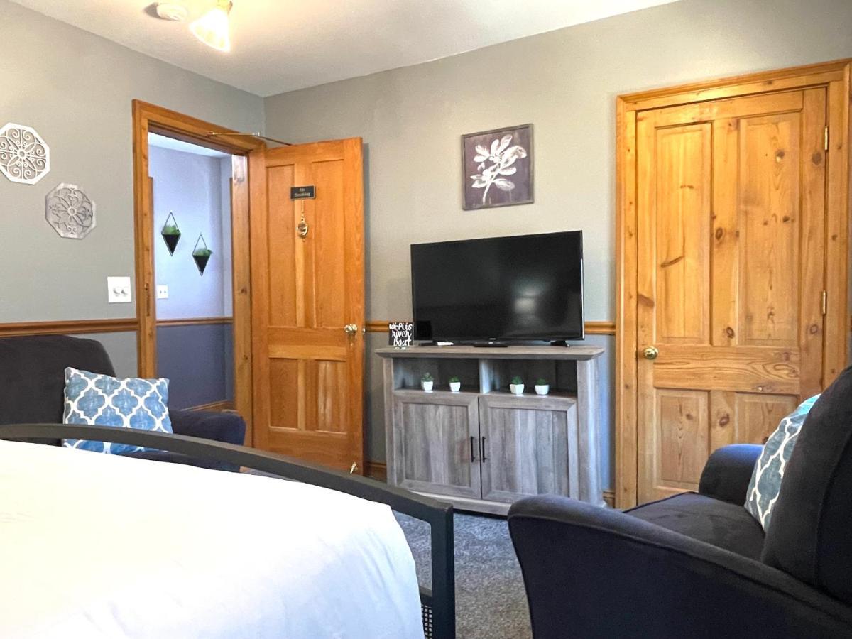 Riverboat Suites Galena Exterior photo